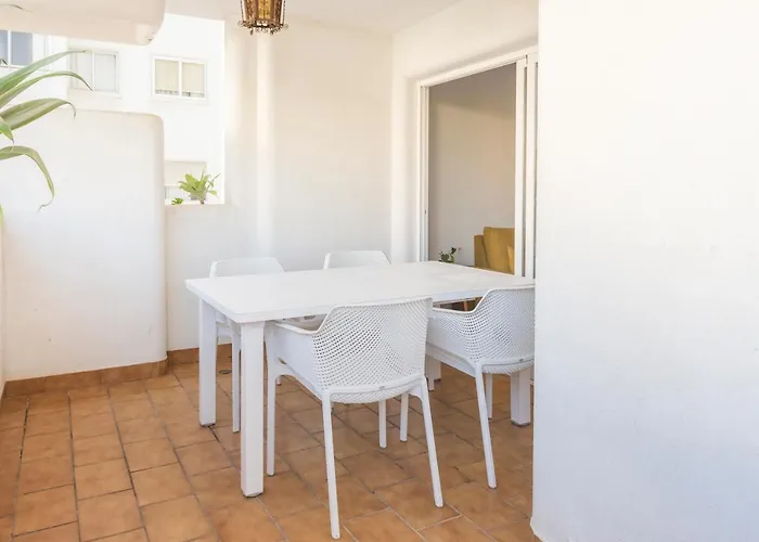 Beautiful With Terrace Near The Apartment Fuengirola